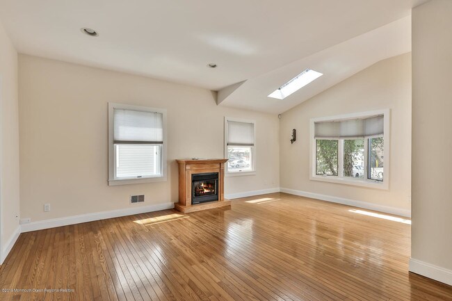 Building Photo - 96 Forman St
