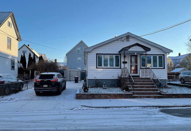 Building Photo - 54 Maynard St