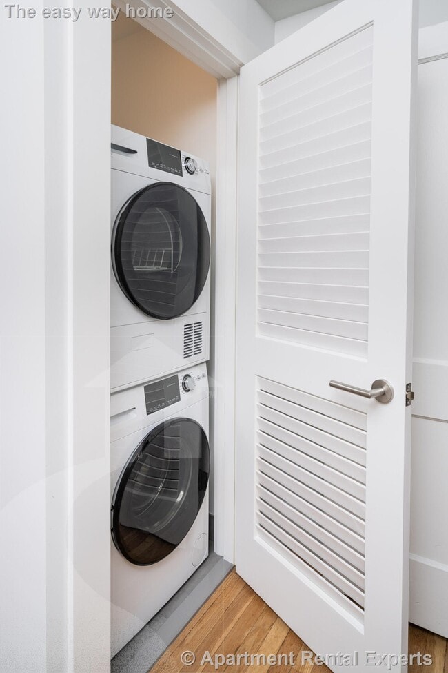 Photo - 18 Forest St Apartment