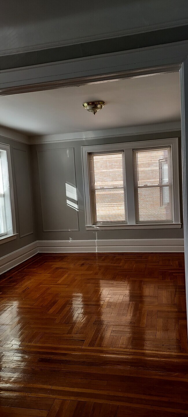 dining room - 25 Trinity Plz