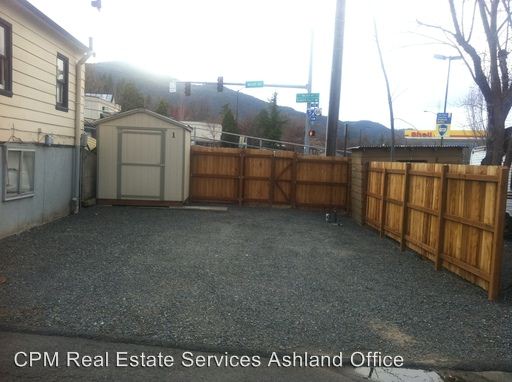Primary Photo - 1565 Siskiyou Blvd