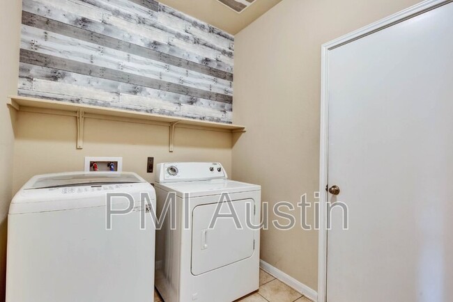 Building Photo - 1609 Deodara Dr