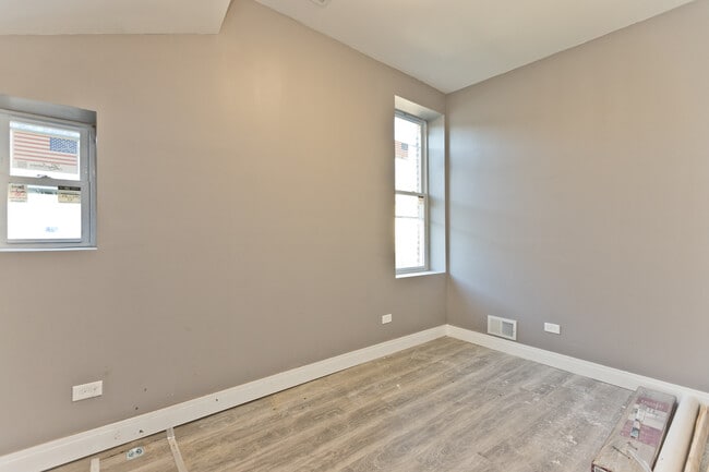 Building Photo - 1747 N Spaulding Ave