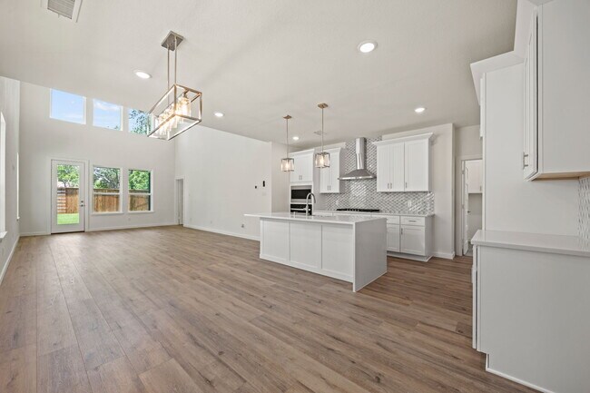 Building Photo - 220 E Park Dr