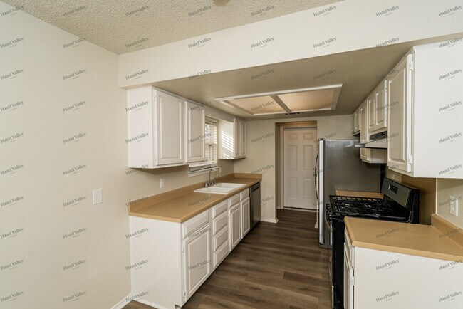 Foto del edificio - 13681 S Poplar St