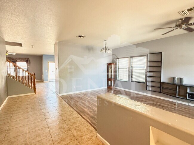 Building Photo - 2858 W Mineral Butte Dr