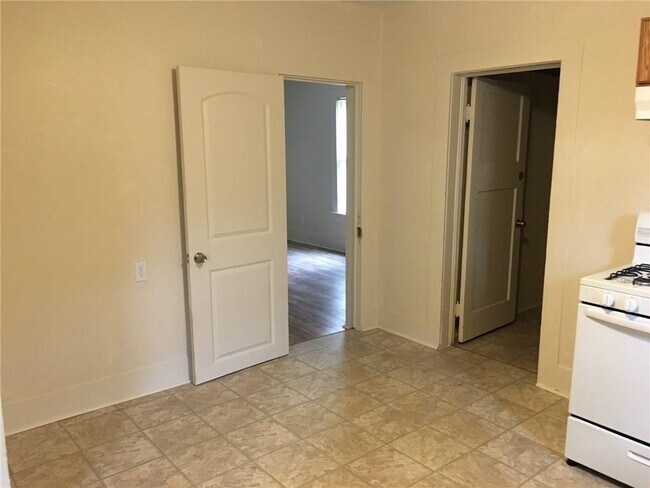 Foto del edificio - 709 N Weaver St