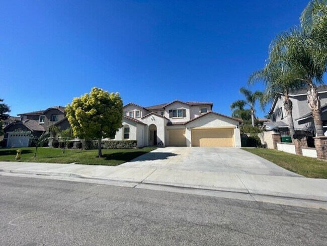 Building Photo - EASTVALE GREAT NEIGHBORHOOD- 4+2.5 EXECUTI...