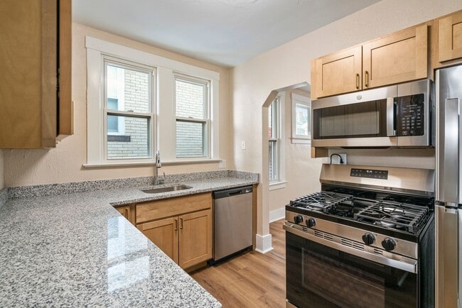 Foto del edificio - 1680 Potomac Ave