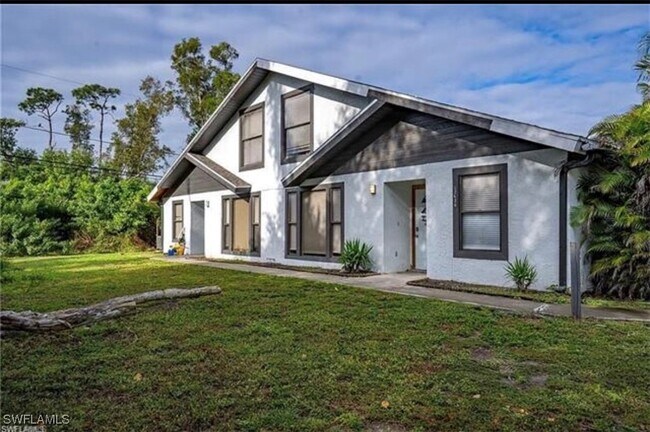 Foto del edificio - 17430 Dumont Dr