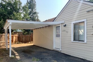 Building Photo - 2530 1/2 Gettle St
