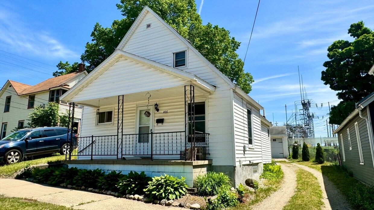 Primary Photo - 446 Spring NE- Single family home in Midtown