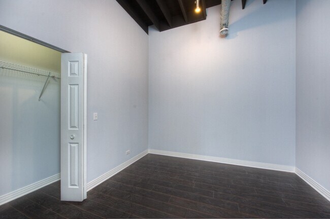 Foto del edificio - Spacious 4 Bed 3 Bath located in the North Center area