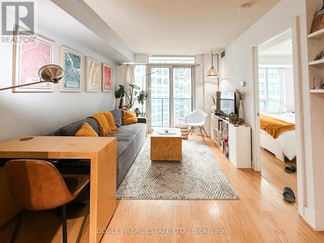 Photo du bâtiment - 20 Blue Jays Way