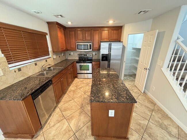Building Photo - Charming 3 Bedroom, 3 Bathroom, 2-Story Ho...