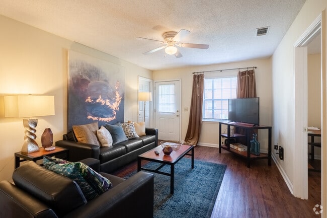 4BR, 4BA - 1230SF - Living Room - Market 100