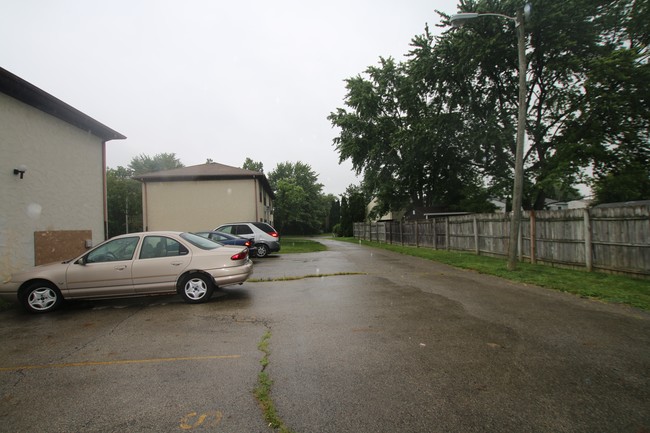 Building Photo - Riverbend Apartments