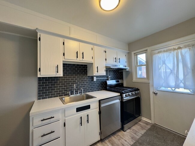 Building Photo - Charming 2 Bedroom/1 Bathroom in Dundalk, MD!