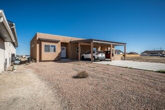 Building Photo - 753-753 E Laporte Dr