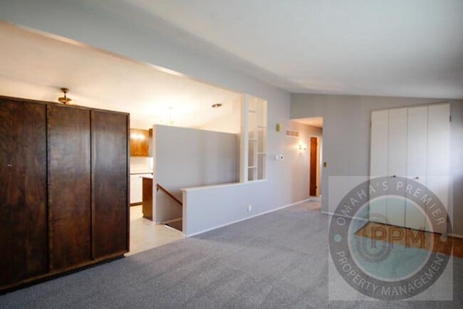 Building Photo - Comfortable 3 Bd /1.5 Ba Home
