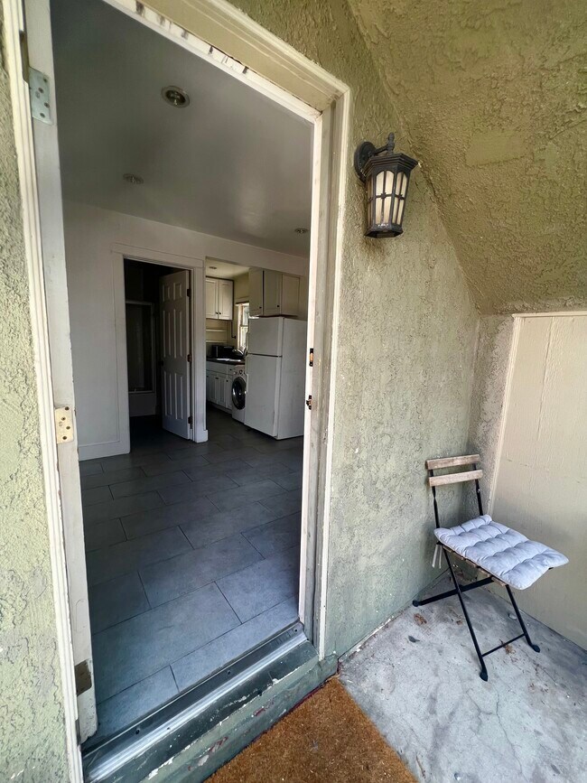 Foto del edificio - 1152 1/2 N Sycamore Ave
