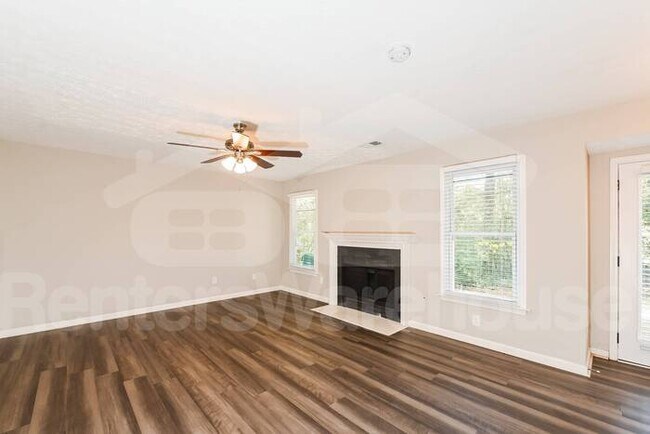Building Photo - Amazing Traditional Home in Stone Mountain