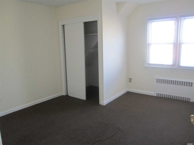 Building Photo - 208 Cedar St