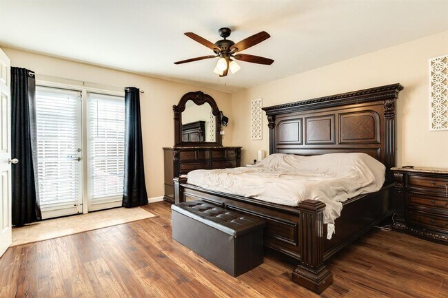 Foto del edificio - 9411 Emerald Green Dr