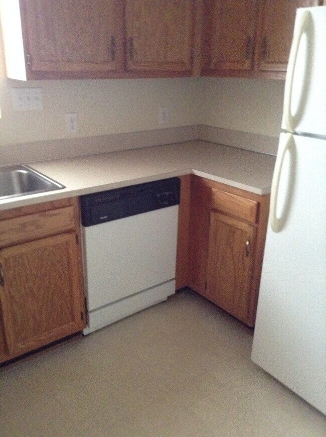 Foto del edificio - 2 Bedroom, 2 Bathroom Duplex w/ Back Patio!