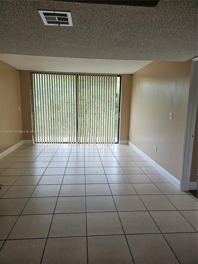 Foto del edificio - 8006 SW 149th Ave