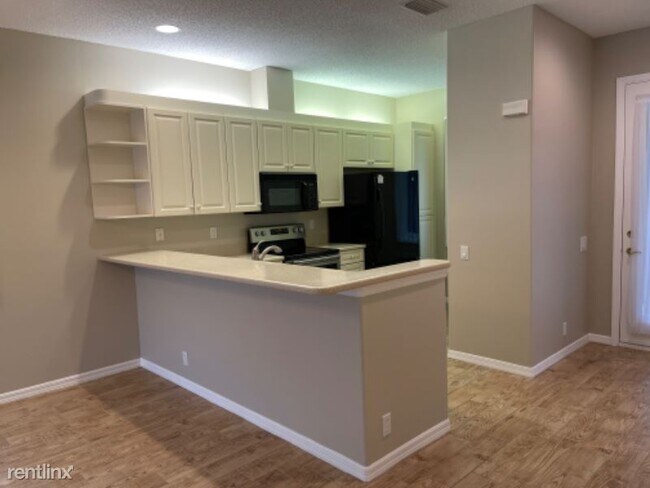 Building Photo - 2 br, 2 bath Townhome - 8536 54th Ave Cir E