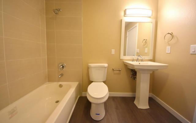 Building Photo - 2 bedroom in Seattle WA 98117