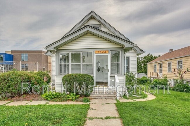 Building Photo - 1823 S 60th St