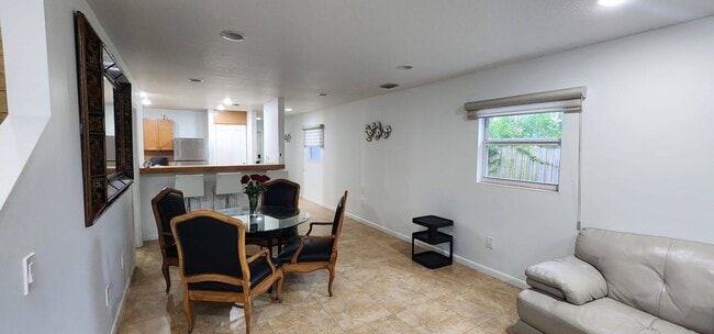 Building Photo - 2338 Sunset Dr