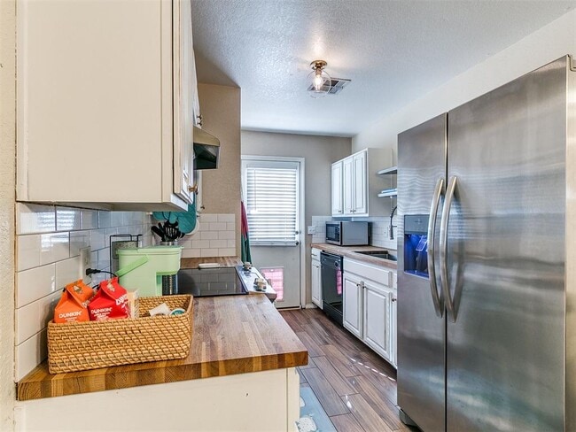 Building Photo - 414 English Elm Ln