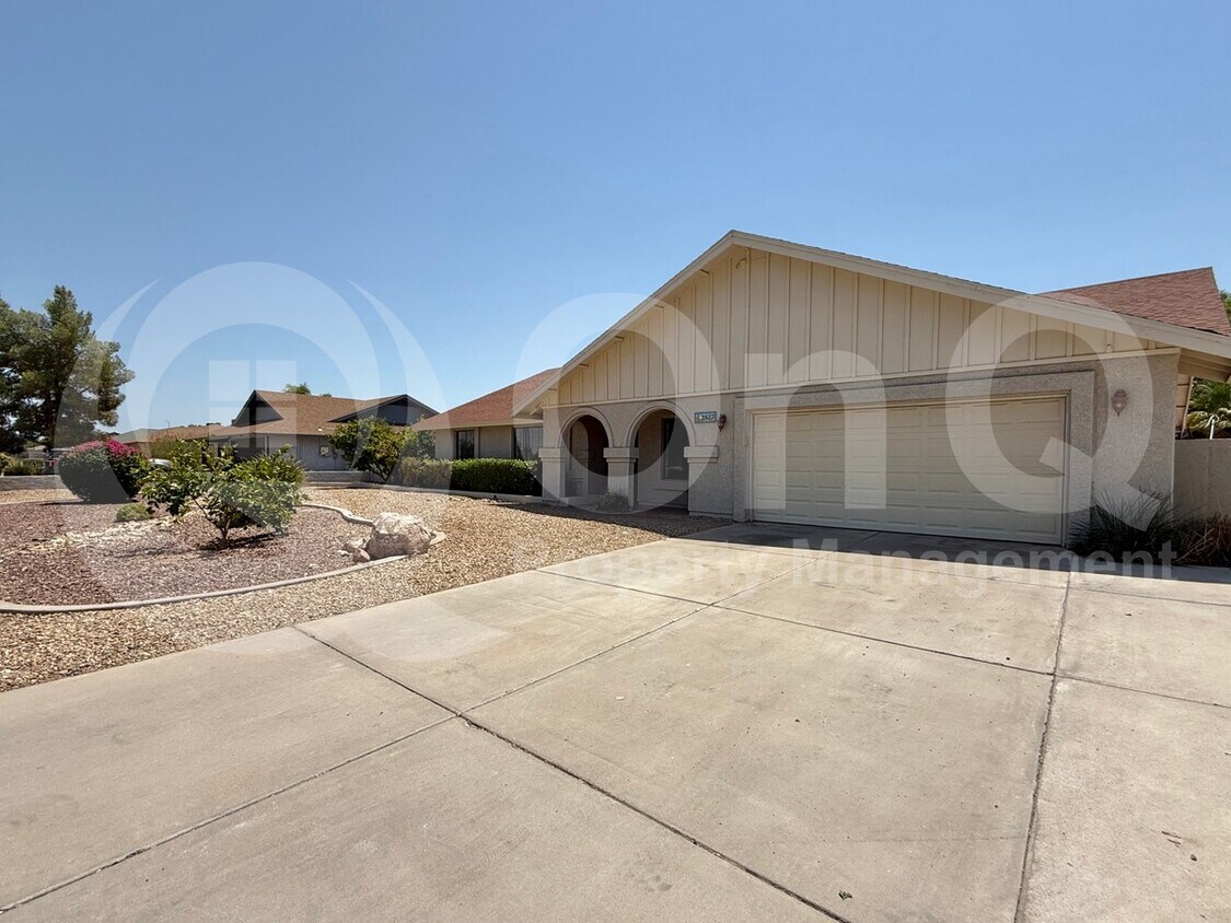 Foto principal - 2827 E Adobe St