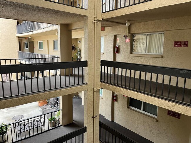 Foto del edificio - 90 S Highland Ave