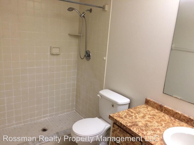 Foto del edificio - 1 br, 1 bath Apartment - 405 NE 25th Ave