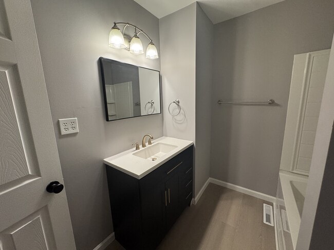 Building Photo - 842 A Woodcrest Dr