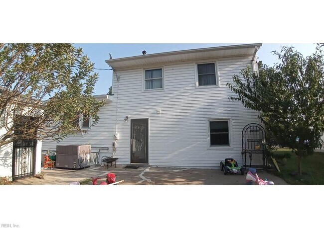 Building Photo - 311 Bond St