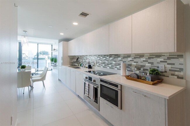 Foto del edificio - 501 NE 31st St