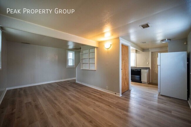 Foto del edificio - 202 1/2 W. 8th Avenue, Rear-