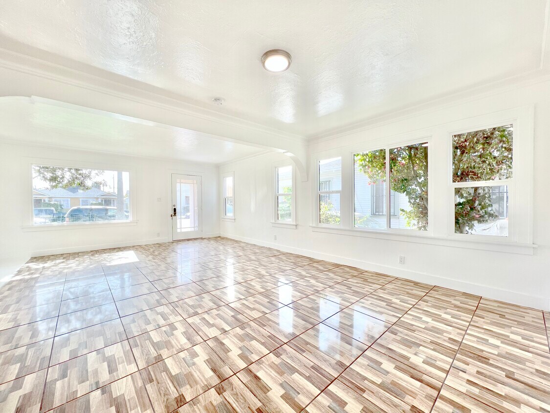Primary Photo - 523 W 49th St