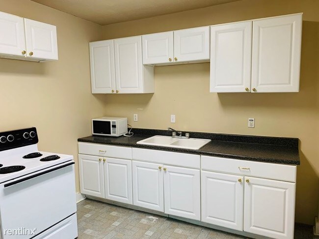 Building Photo - 2 br, 1 bath Apartment - 330 4th St E Unit E