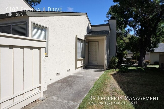 Building Photo - Conveniently Located Townhome in Beautiful...