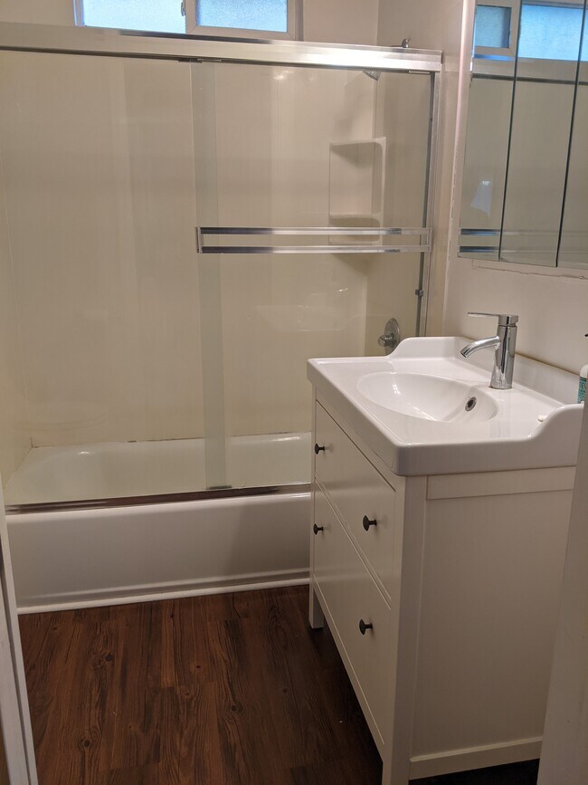 baño - 1316 Cedar Street