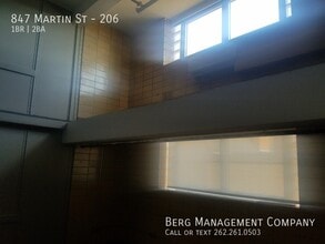 Building Photo - 847 Martin St