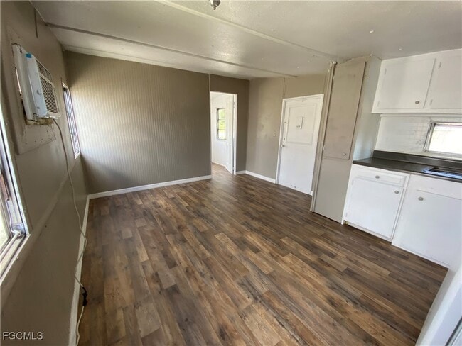 Building Photo - 4900 Tice St