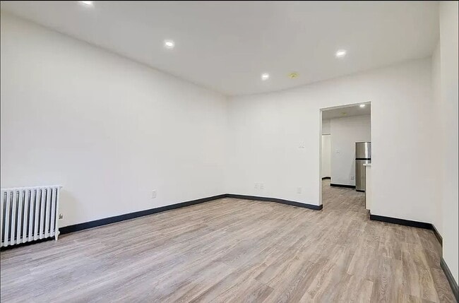 Building Photo - 439 W 46th St