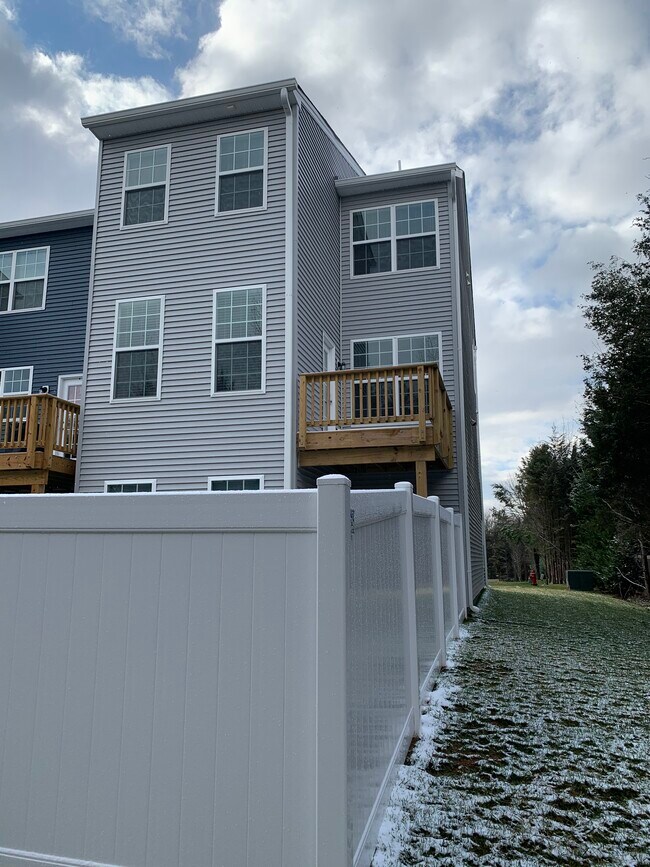 Foto del edificio - 12133 Bowling Farm Ct